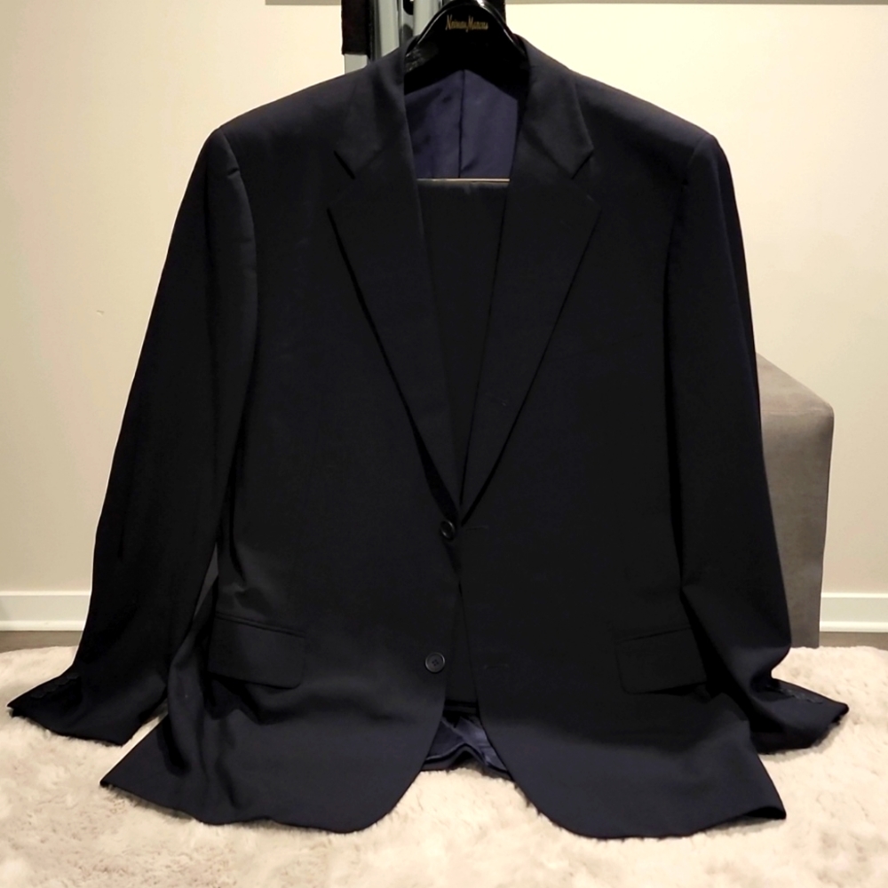 Men's Calvin Klein Two Piece Dark Blue Suit(Excellent Condition) Size 46